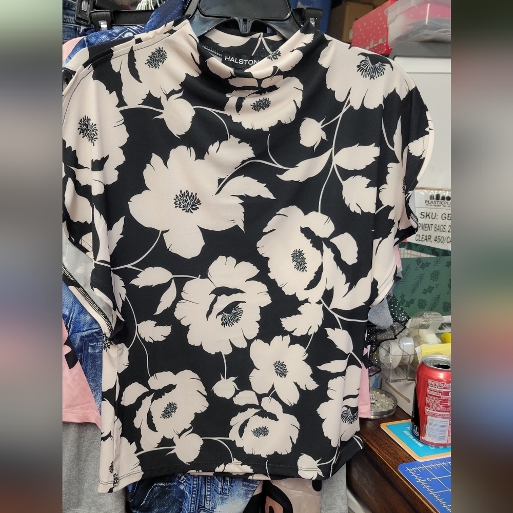 Halston Black Cream Floral Top Sm Butterfly Sleeves MSRP $74